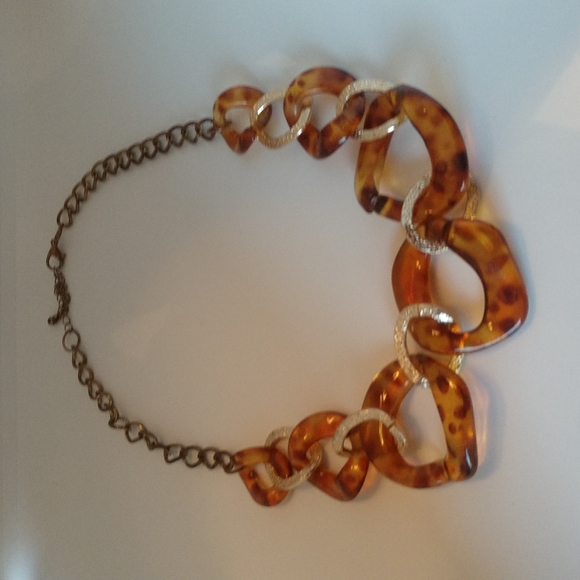 Vintage lightweight Lucite tortoise shell and goldtone chain necklace - Picture 1 of 4
